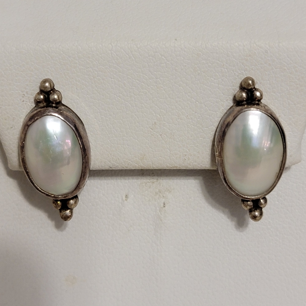 Vintage Nakai Sterling Silver Mother of Pearl Clip On Earrings Signed 7/8”